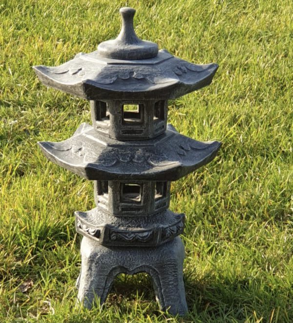 Japanse Lantaarn pagode Tuinbeelden Utrecht Veenendaal Tuinbeelden Veenendaal
